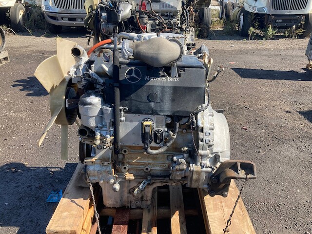 2006 Mercedes OM904LA-MBE904 Diesel Engine with EGR Emissions